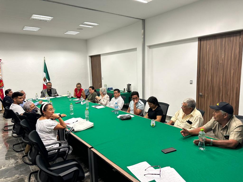Se reúne diputado Manuel Cambrón con vecinos inconformes con obra del Auto Tren